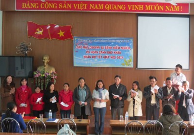 Lãnh đạo ngành GD&ĐT quận Sơn Trà gặp mặt những giáo viên có hoàn cảnh khó khăn